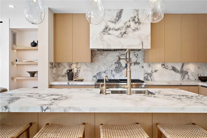 612 Begonia, Corona Del Mar, California 92625