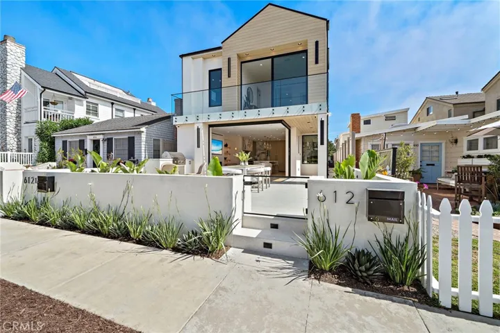 612 Begonia, Corona Del Mar, California 92625