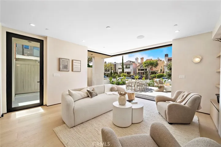 612 Begonia, Corona Del Mar, California 92625
