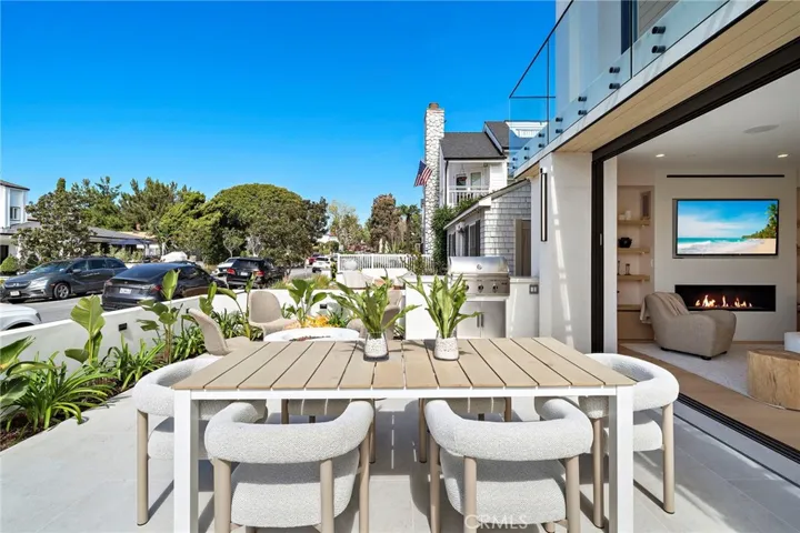 612 Begonia, Corona Del Mar, California 92625