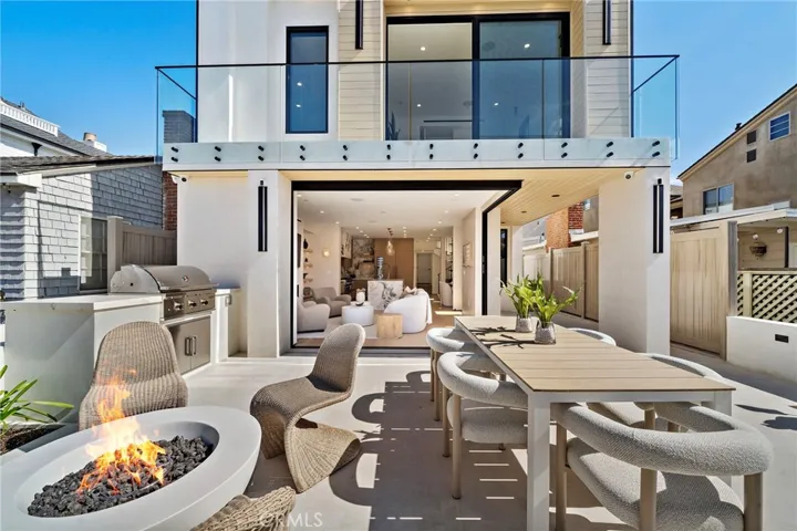 612 Begonia, Corona Del Mar, California 92625