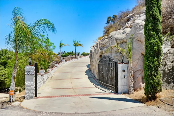 Automatic open gate to drive way