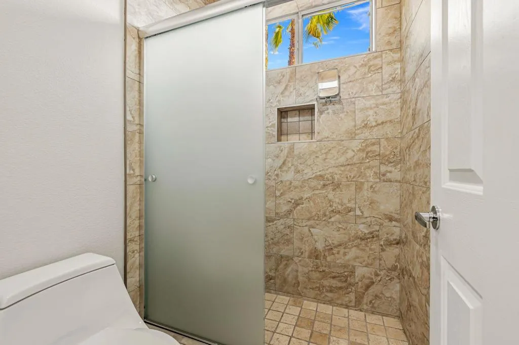 73 Amalfi Drive, Palm Desert, California 92211 home-pic-26