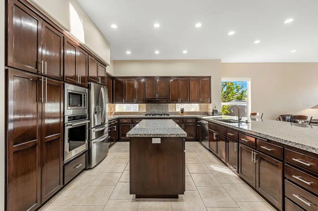 73 Amalfi Drive, Palm Desert, California 92211 home-pic-9