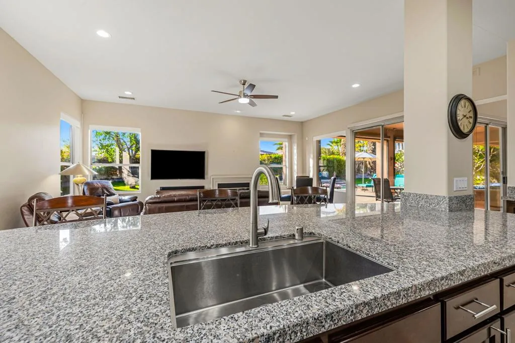 73 Amalfi Drive, Palm Desert, California 92211 home-pic-11