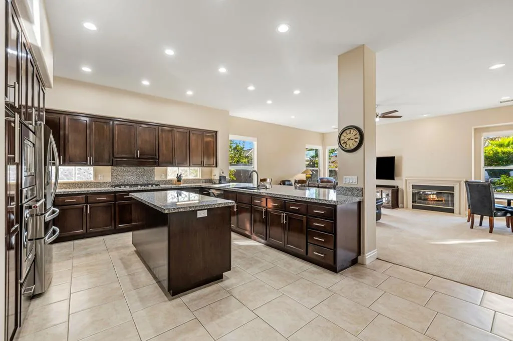 73 Amalfi Drive, Palm Desert, California 92211 home-pic-8