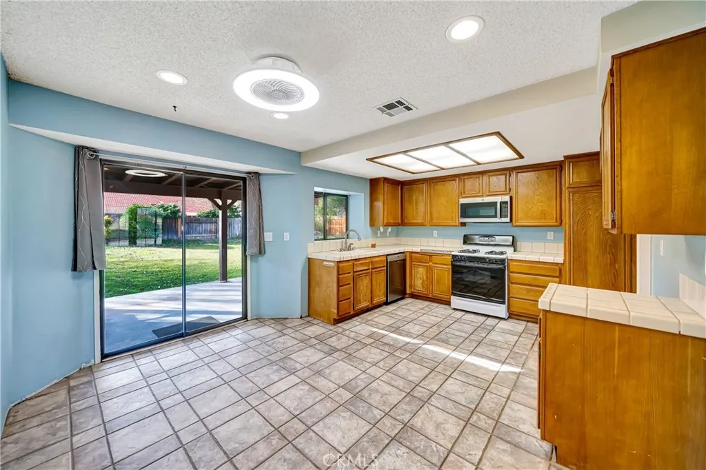 43247 Echard, Lancaster, California 93536 home-pic-8