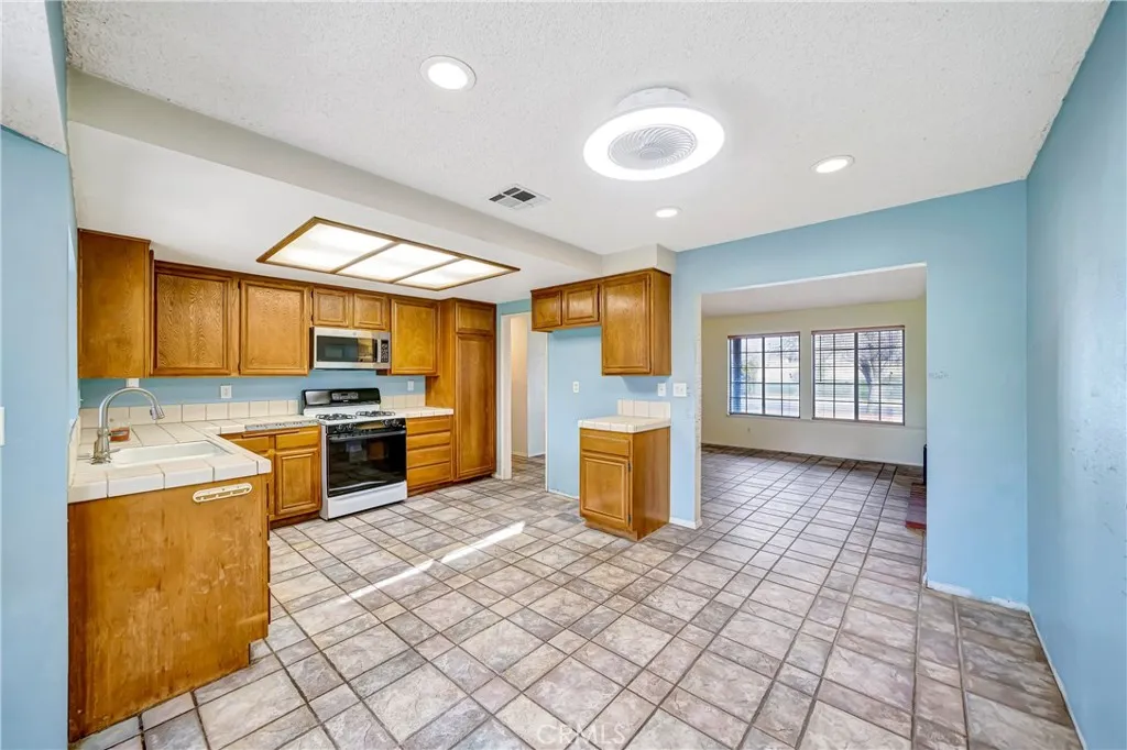 43247 Echard, Lancaster, California 93536 home-pic-7