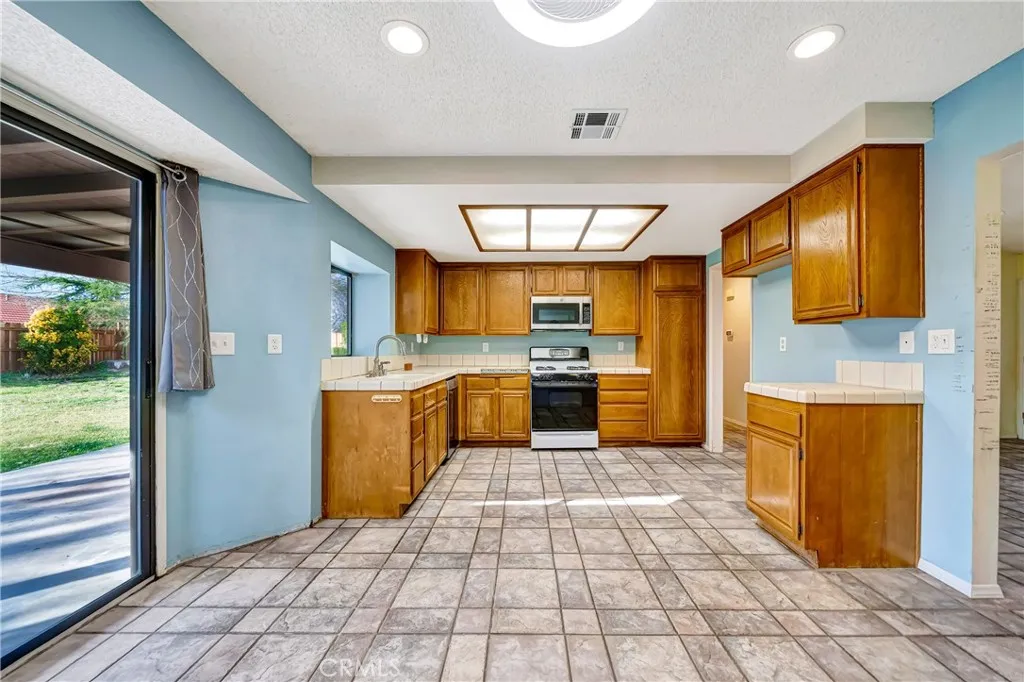 43247 Echard, Lancaster, California 93536 home-pic-9