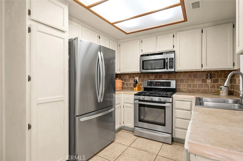 16151 Nippet Lane, Moreno Valley, California 92551 home-pic-15