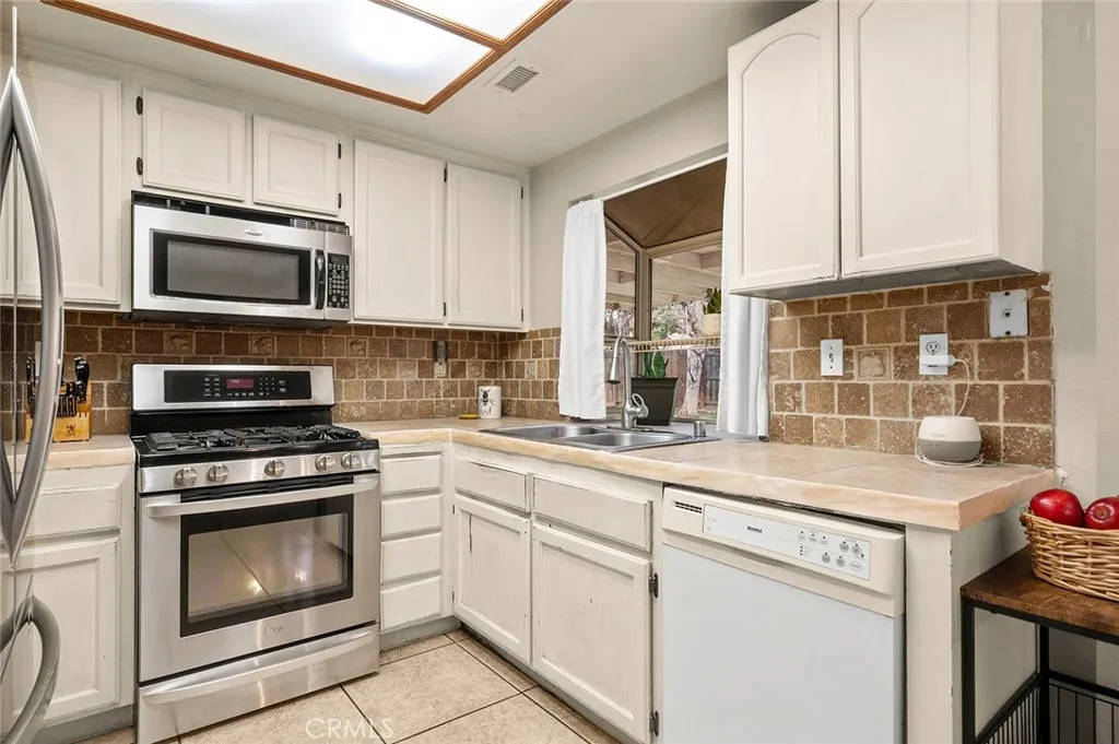 16151 Nippet Lane, Moreno Valley, California 92551 home-pic-16