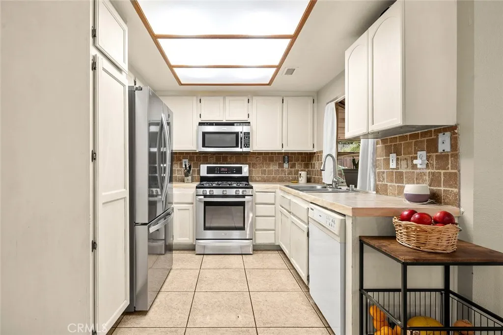 16151 Nippet Lane, Moreno Valley, California 92551 home-pic-4