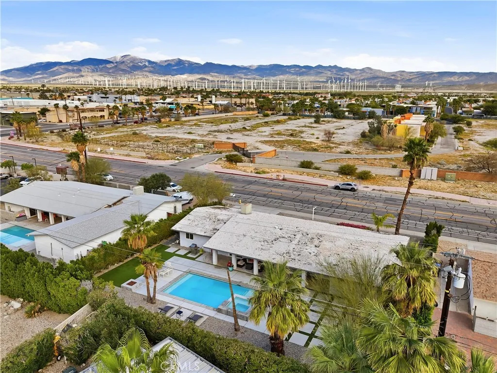303 E San Rafael Drive, Palm Springs, California 92262 home-pic-6