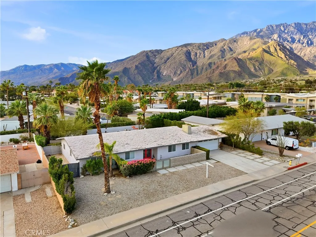 303 E San Rafael Drive, Palm Springs, California 92262 home-pic-2