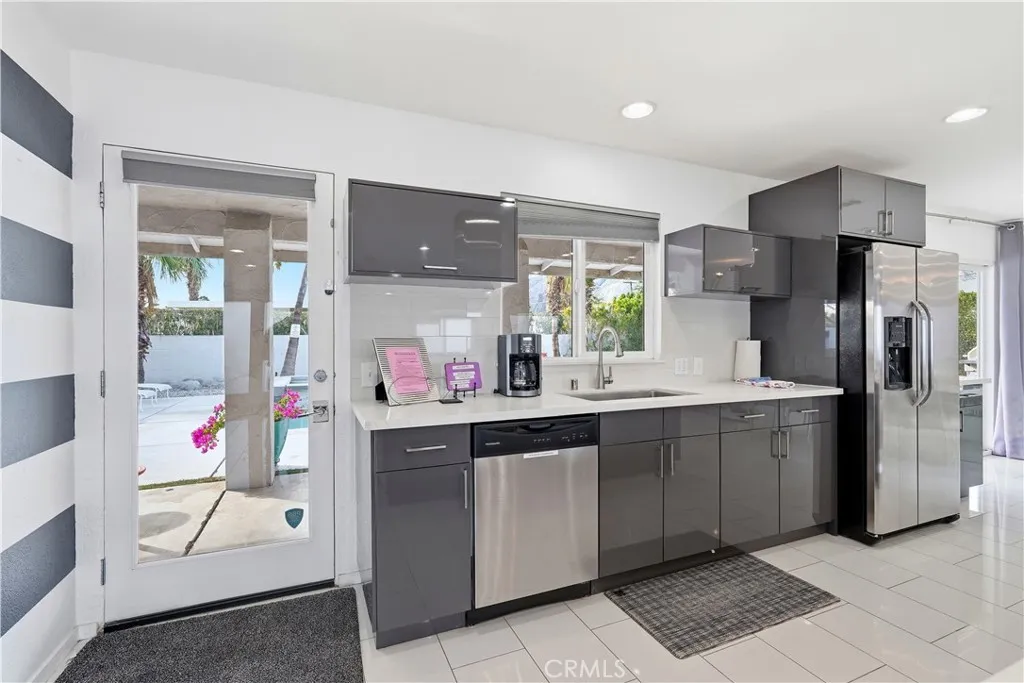 303 E San Rafael Drive, Palm Springs, California 92262 home-pic-26
