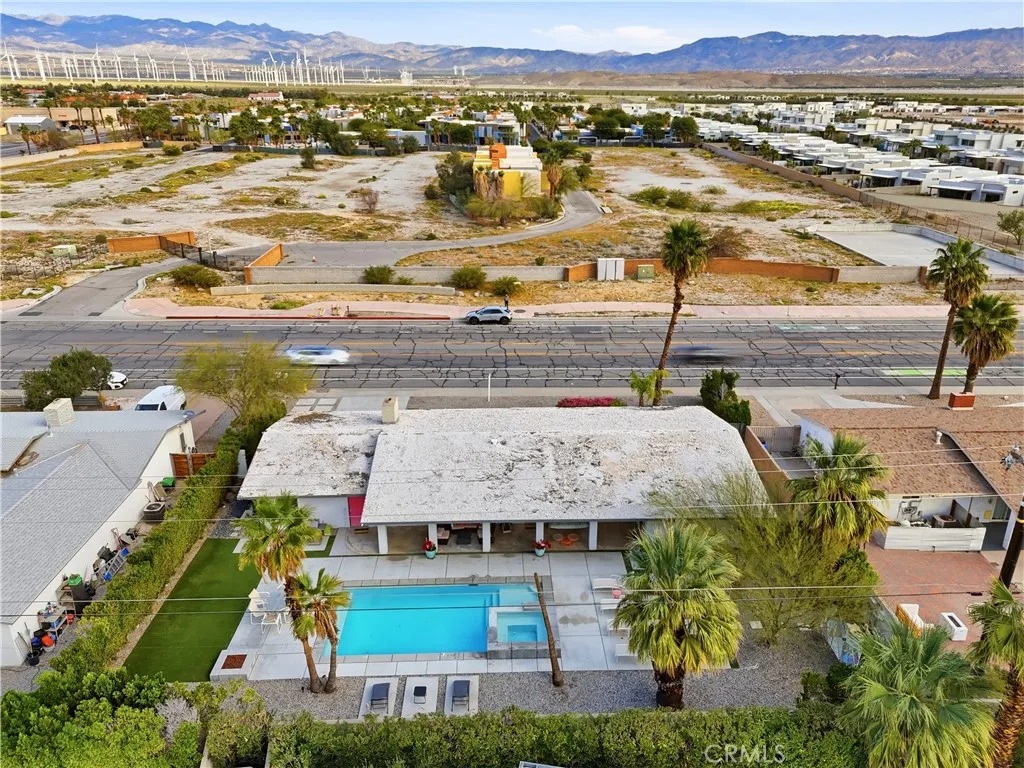 303 E San Rafael Drive, Palm Springs, California 92262 home-pic-5