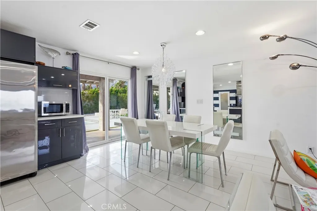 303 E San Rafael Drive, Palm Springs, California 92262 home-pic-19