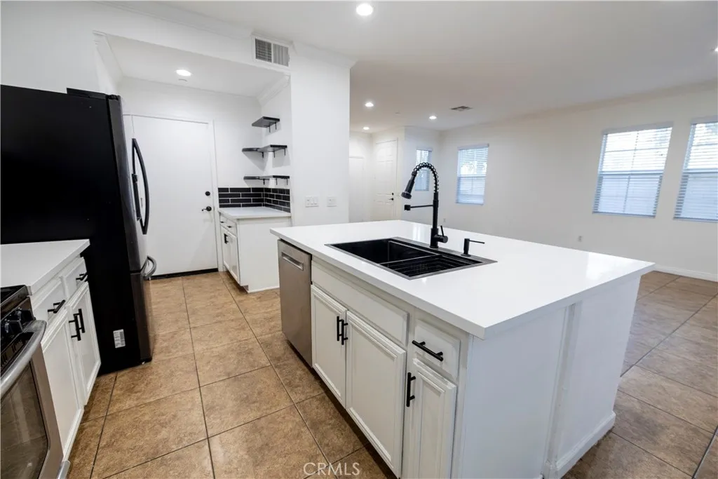 1864 Siena Court, Riverside, California 92501 home-pic-9