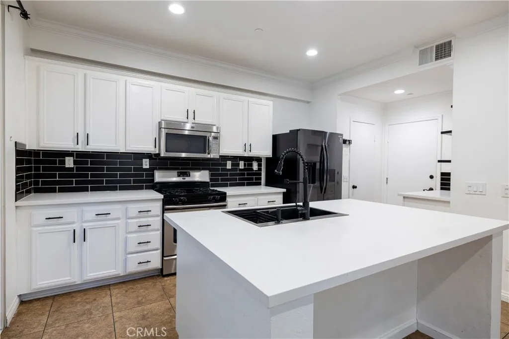 1864 Siena Court, Riverside, California 92501 home-pic-10