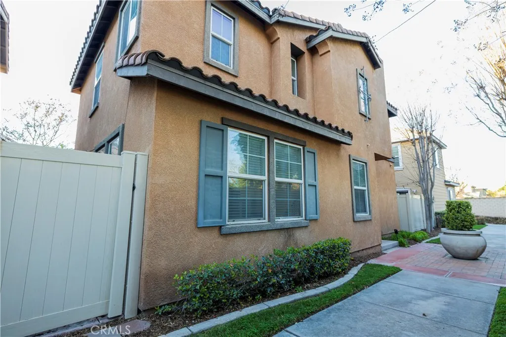 1864 Siena Court, Riverside, California 92501 home-pic-22