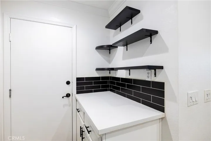 Kitchen Bar Area/Shelving.