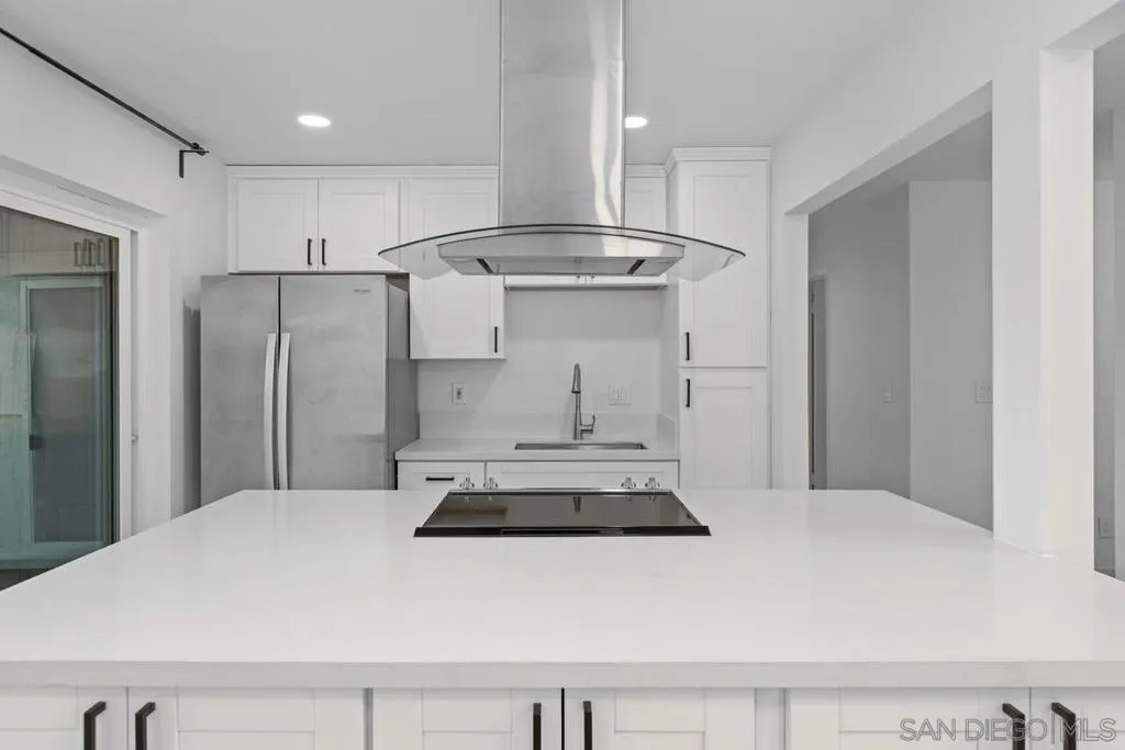 3230 Ashford Street B, San Diego, California 92111 home-pic-6
