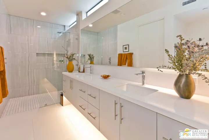 En-Suite Bedroom 1