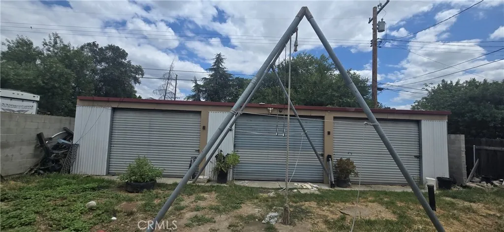 METAL BUILDING
