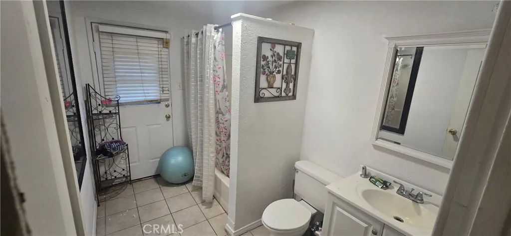 MAIN BATHROOM