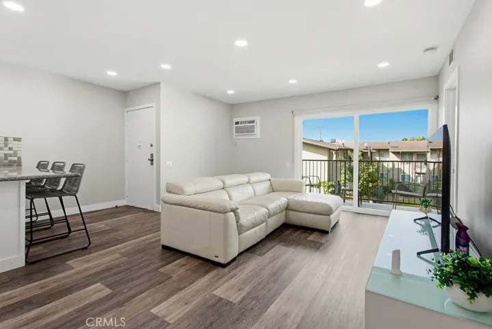 1860 W Glenoaks L, Anaheim, California 92801
