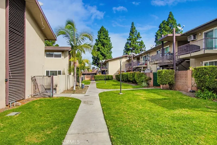 1860 W Glenoaks L, Anaheim, California 92801