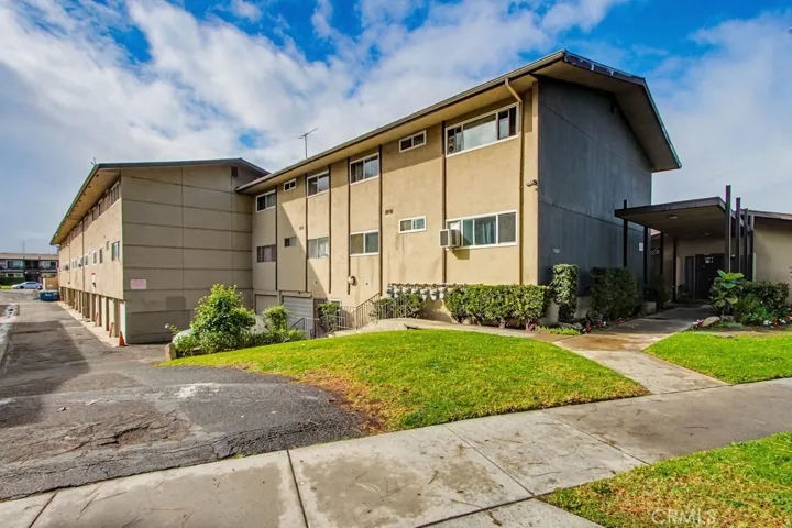 1860 W Glenoaks L, Anaheim, California 92801