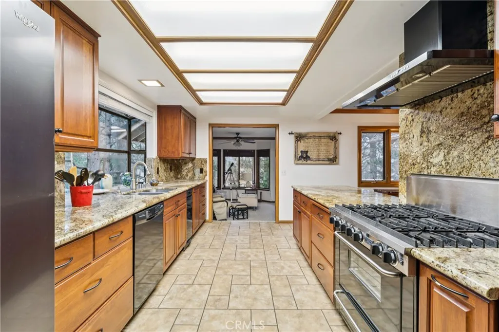 641 Golf Course Road, Lake Arrowhead, California 92352 home-pic-16