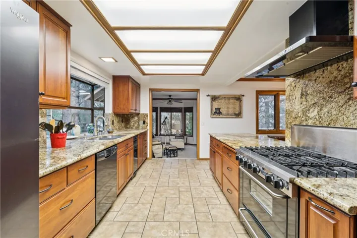 641 Golf Course Road, Lake Arrowhead, California 92352