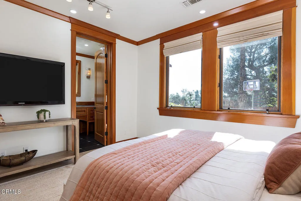 2217 Crescent Drive, Altadena, California 91001 home-pic-19