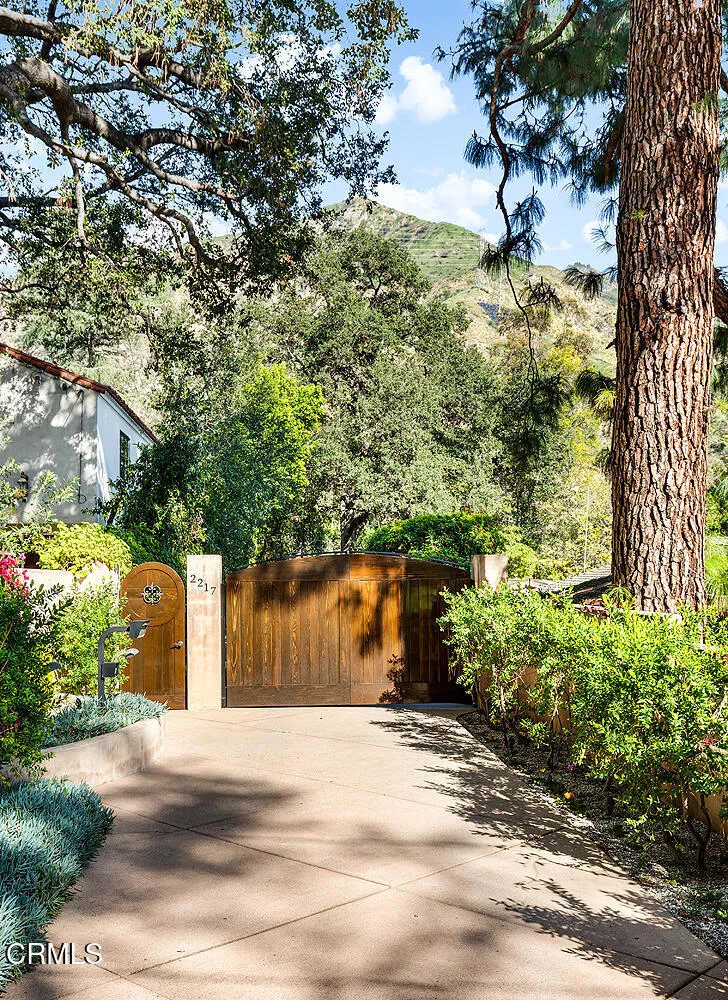 2217 Crescent Drive, Altadena, California 91001 home-pic-3