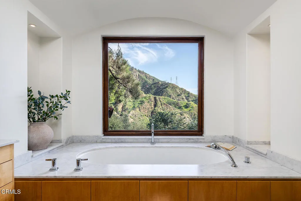 2217 Crescent Drive, Altadena, California 91001 home-pic-36