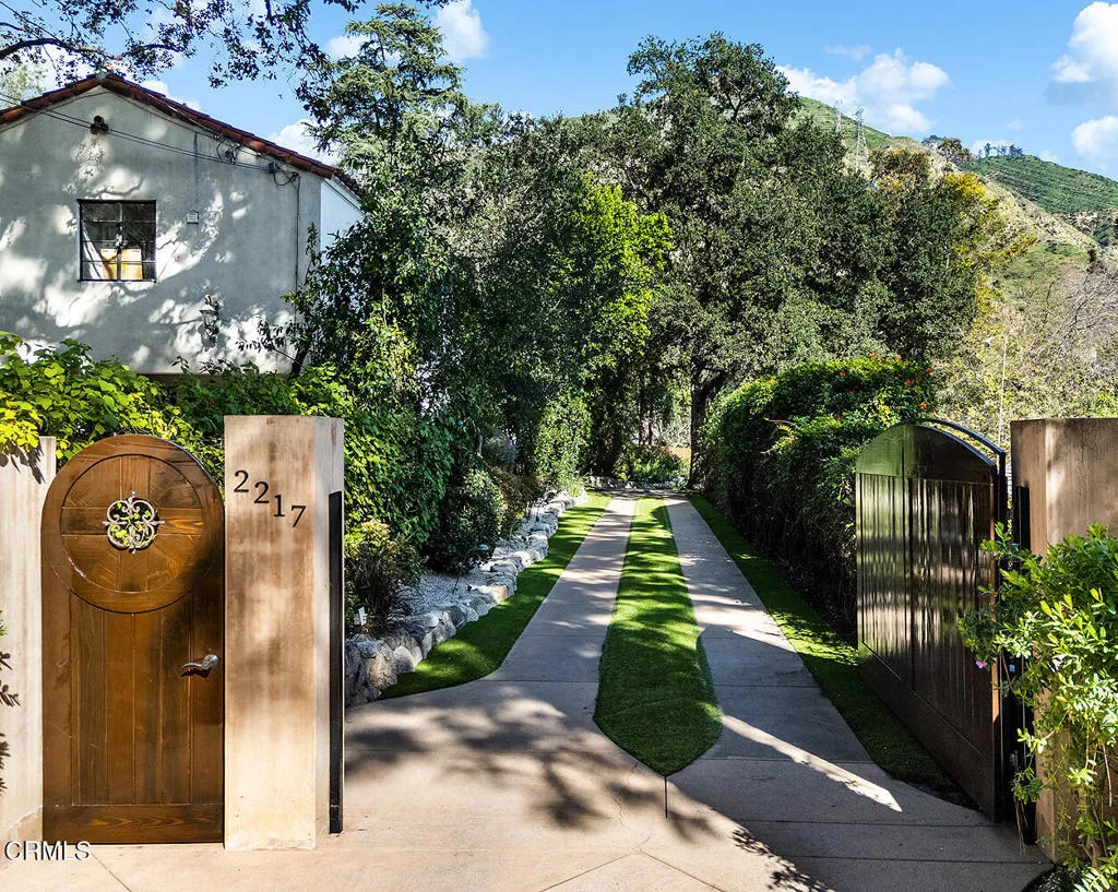 2217 Crescent Drive, Altadena, California 91001 home-pic-4