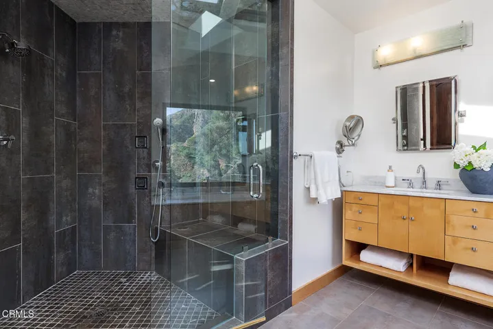 2217 Crescent Dr 044-mls