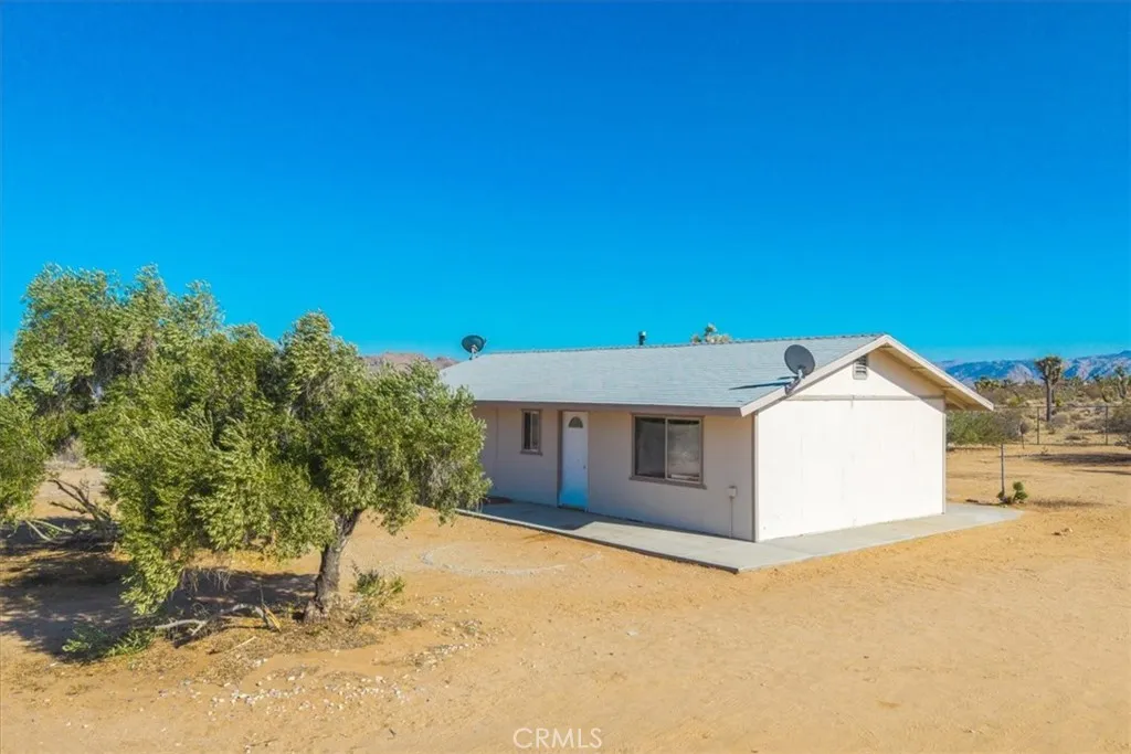 59057 Aberdeen Drive, Yucca Valley, California 92284 home-pic-2