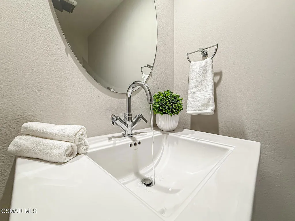 4644 Coldwater Canyon Avenue 102, Studio City, California 91604 home-pic-20