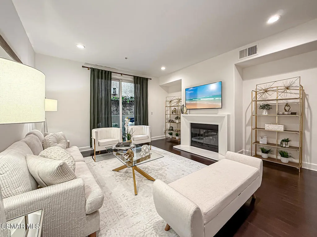 4644 Coldwater Canyon Avenue 102, Studio City, California 91604 home-pic-11