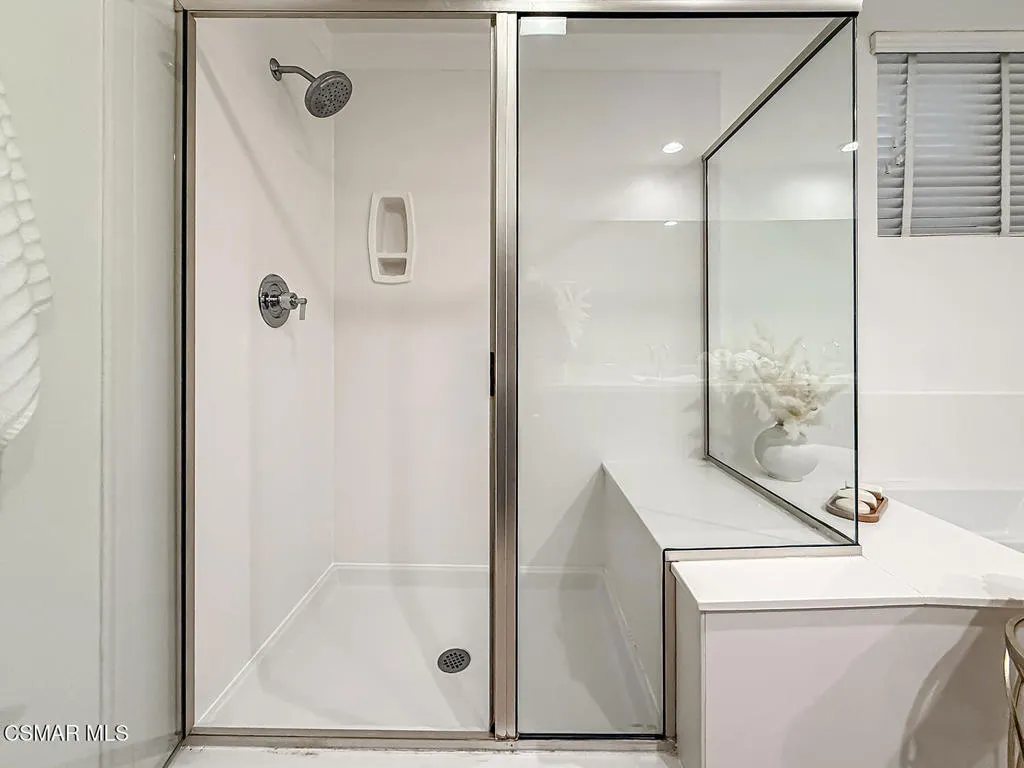 4644 Coldwater Canyon Avenue 102, Studio City, California 91604 home-pic-39