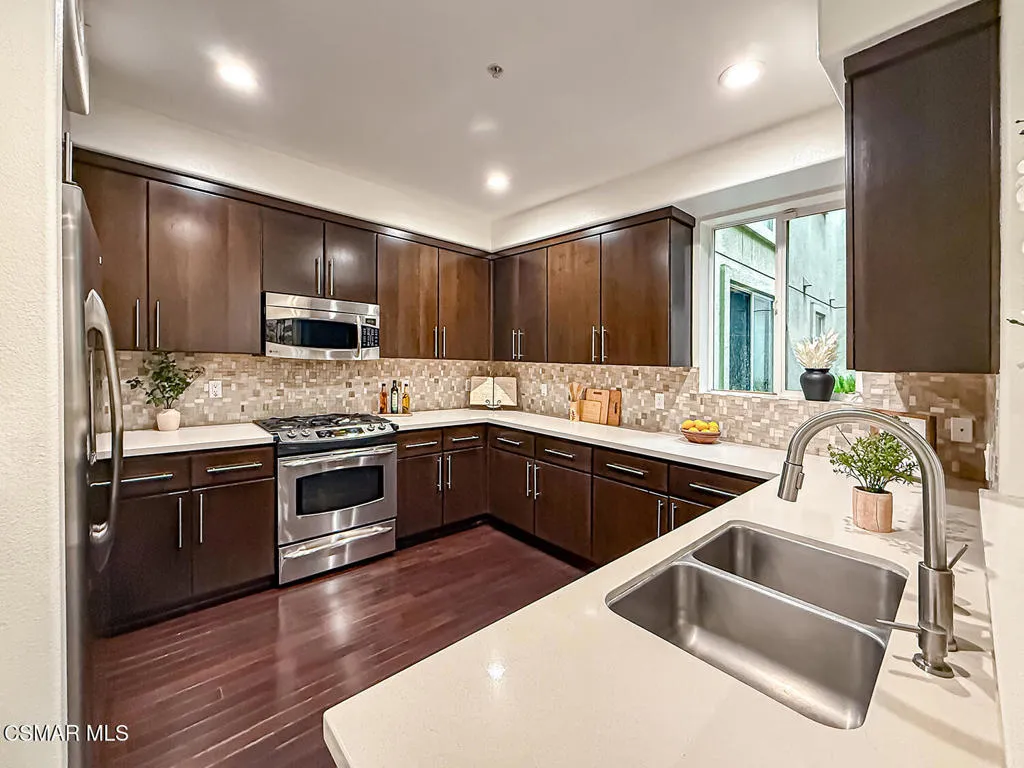 4644 Coldwater Canyon Avenue 102, Studio City, California 91604 home-pic-14