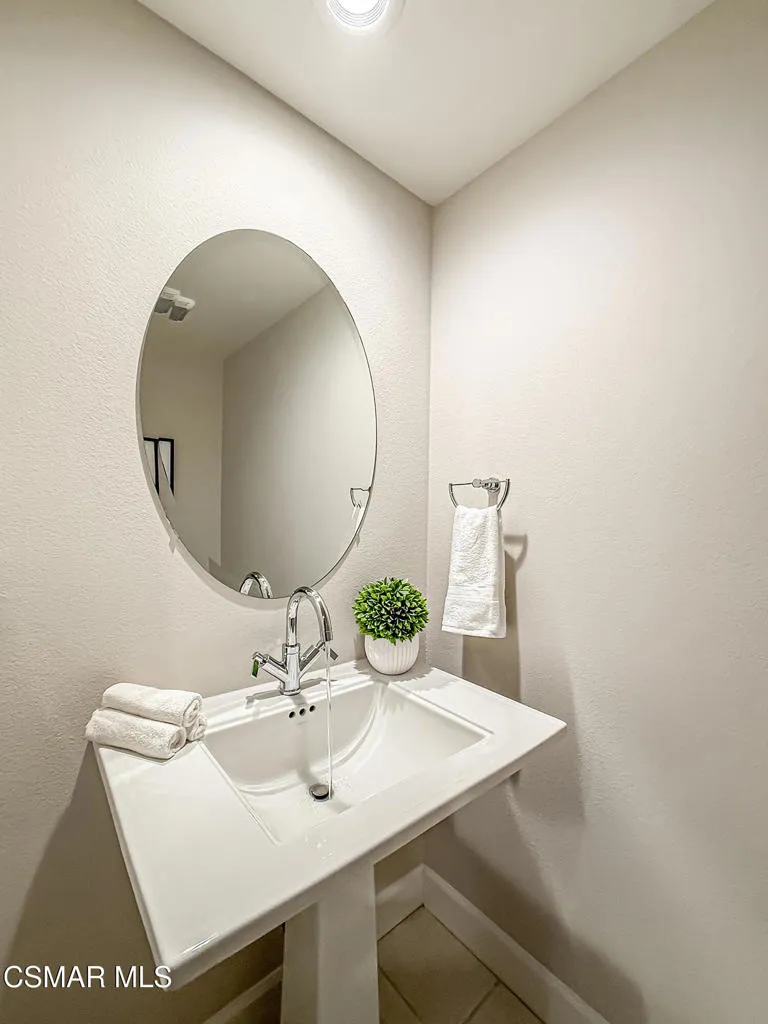 4644 Coldwater Canyon Avenue 102, Studio City, California 91604 home-pic-19