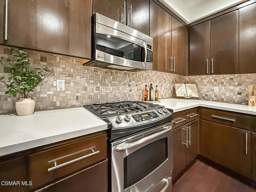 4644 Coldwater Canyon Avenue 102, Studio City, California 91604 home-pic-15