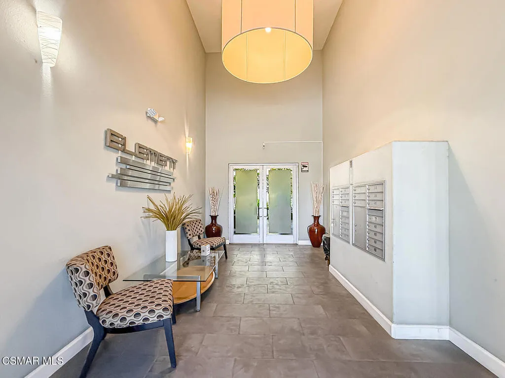 4644 Coldwater Canyon Avenue 102, Studio City, California 91604 home-pic-3