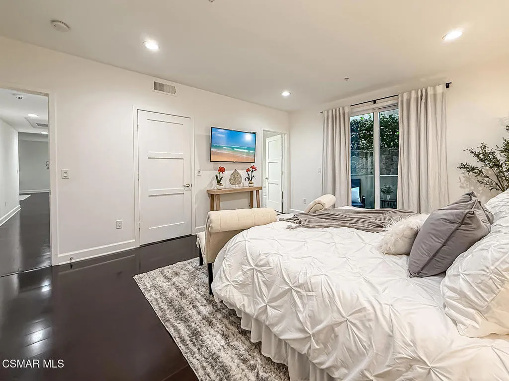 4644 Coldwater Canyon Avenue 102, Studio City, California 91604 home-pic-31