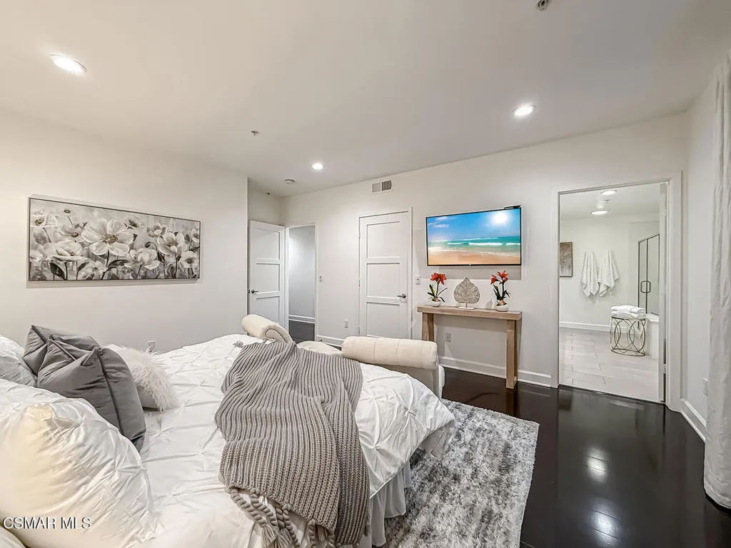 4644 Coldwater Canyon Avenue 102, Studio City, California 91604 home-pic-33