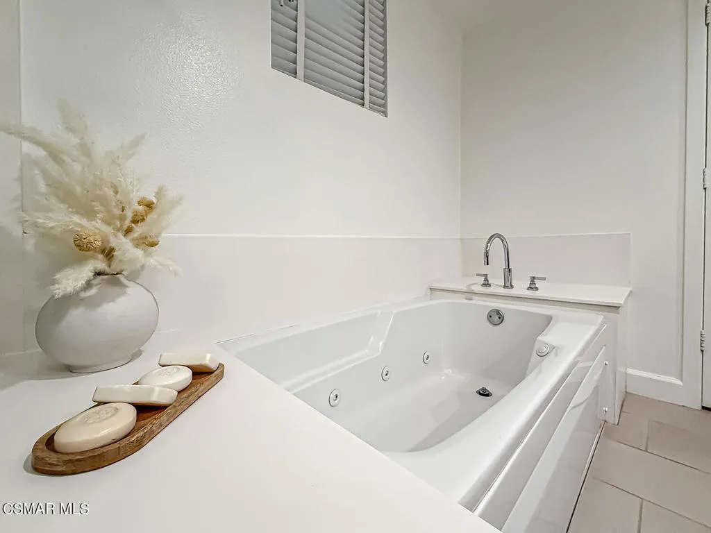 4644 Coldwater Canyon Avenue 102, Studio City, California 91604 home-pic-38